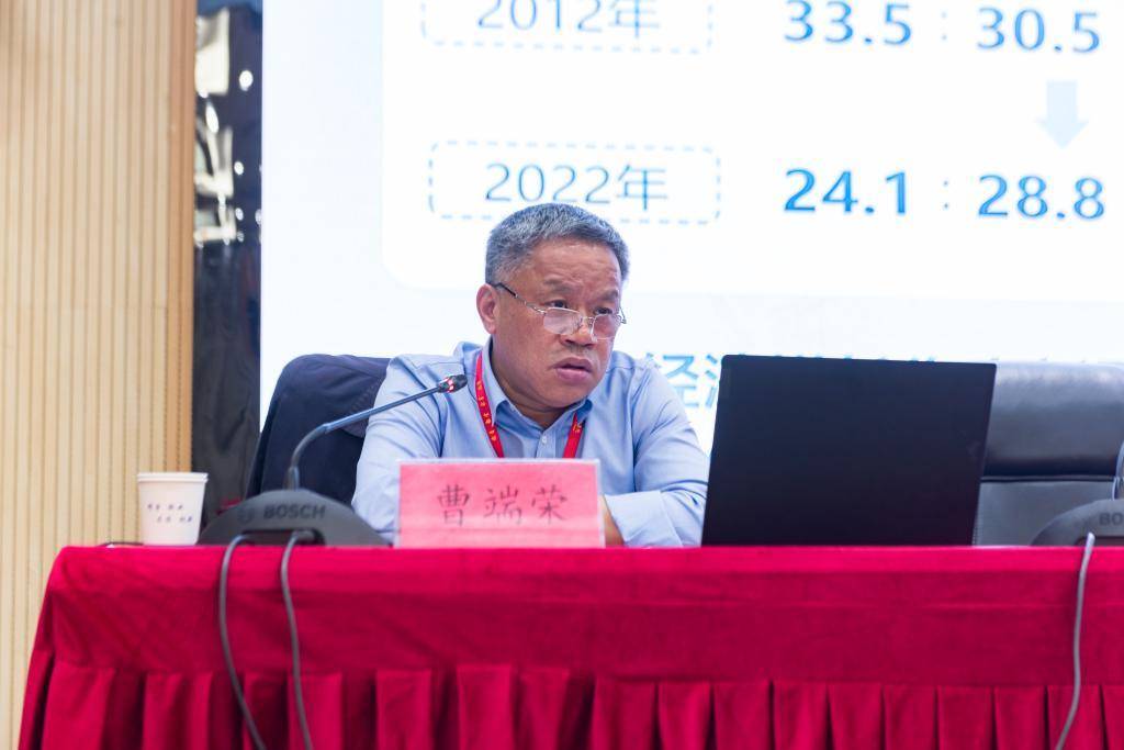 江西生物科技职业学院委书记、院长易倍体育 EMC易倍曹端荣作“开学就业第一课”专题报告(图2)