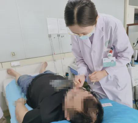 警惕丨一觉醒EMC体育 EMC易倍体育来宁夏男子面瘫！“元凶”竟是……(图1)