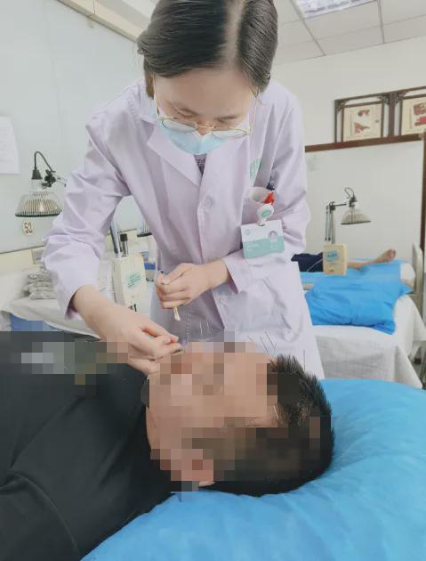 警惕丨一觉醒EMC体育 EMC易倍体育来宁夏男子面瘫！“元凶”竟是……(图2)