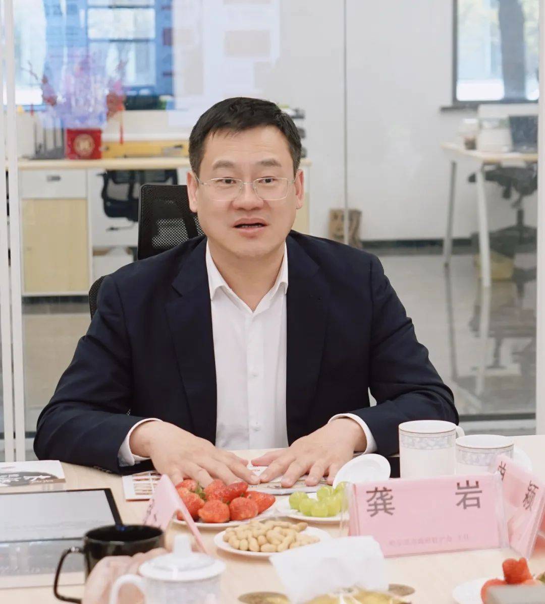 大商汇陪同哈尔滨办事处EMC易倍体育 易倍EMC领导及加速企业考察上海丰科生物科技(图4)