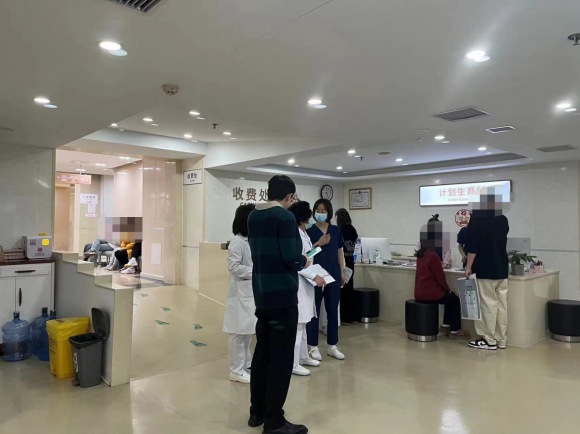 北京白斑医学研究院 外阴白EMC易倍体育 易倍EMC斑患病原因有哪些(图1)