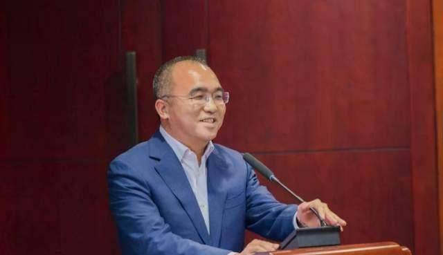 曾身价605亿的湖北EMC易倍体育 易倍EMC首富坐拥4家上市公司还会写诗、造飞机(图2)