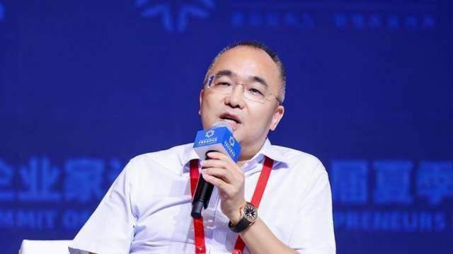 曾身价605亿的湖北EMC易倍体育 易倍EMC首富坐拥4家上市公司还会写诗、造飞机(图3)