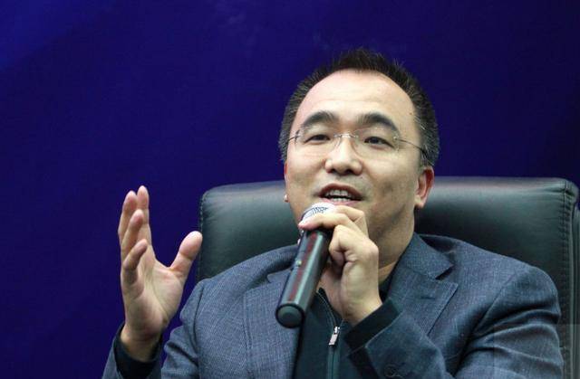 曾身价605亿的湖北EMC易倍体育 易倍EMC首富坐拥4家上市公司还会写诗、造飞机(图4)