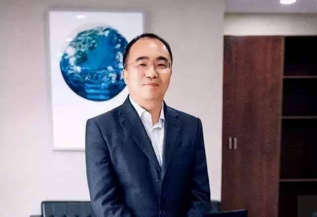 曾身价605亿的湖北EMC易倍体育 易倍EMC首富坐拥4家上市公司还会写诗、造飞机(图7)