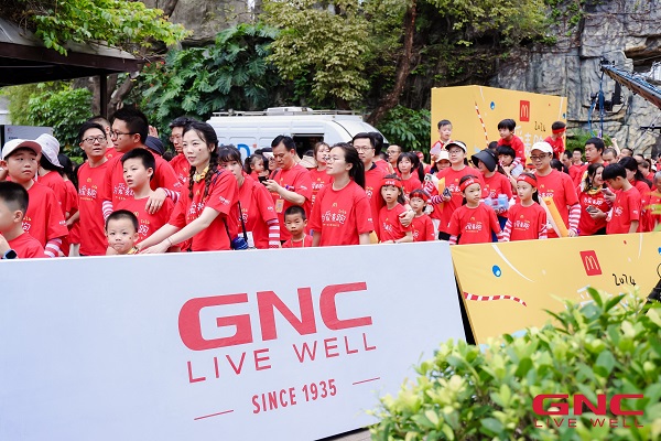 易倍体育 EMC易倍活力GNC为爱麦跑：守护儿童健康启航爱心新征程(图1)