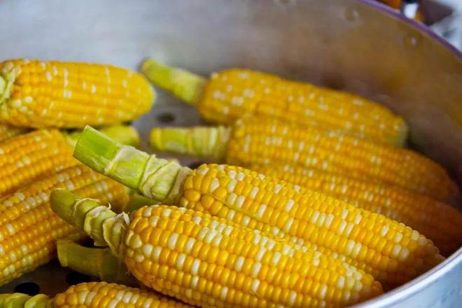 易倍体育 EMC易倍老年人血糖新标准与糖尿病饮食误区！(图5)